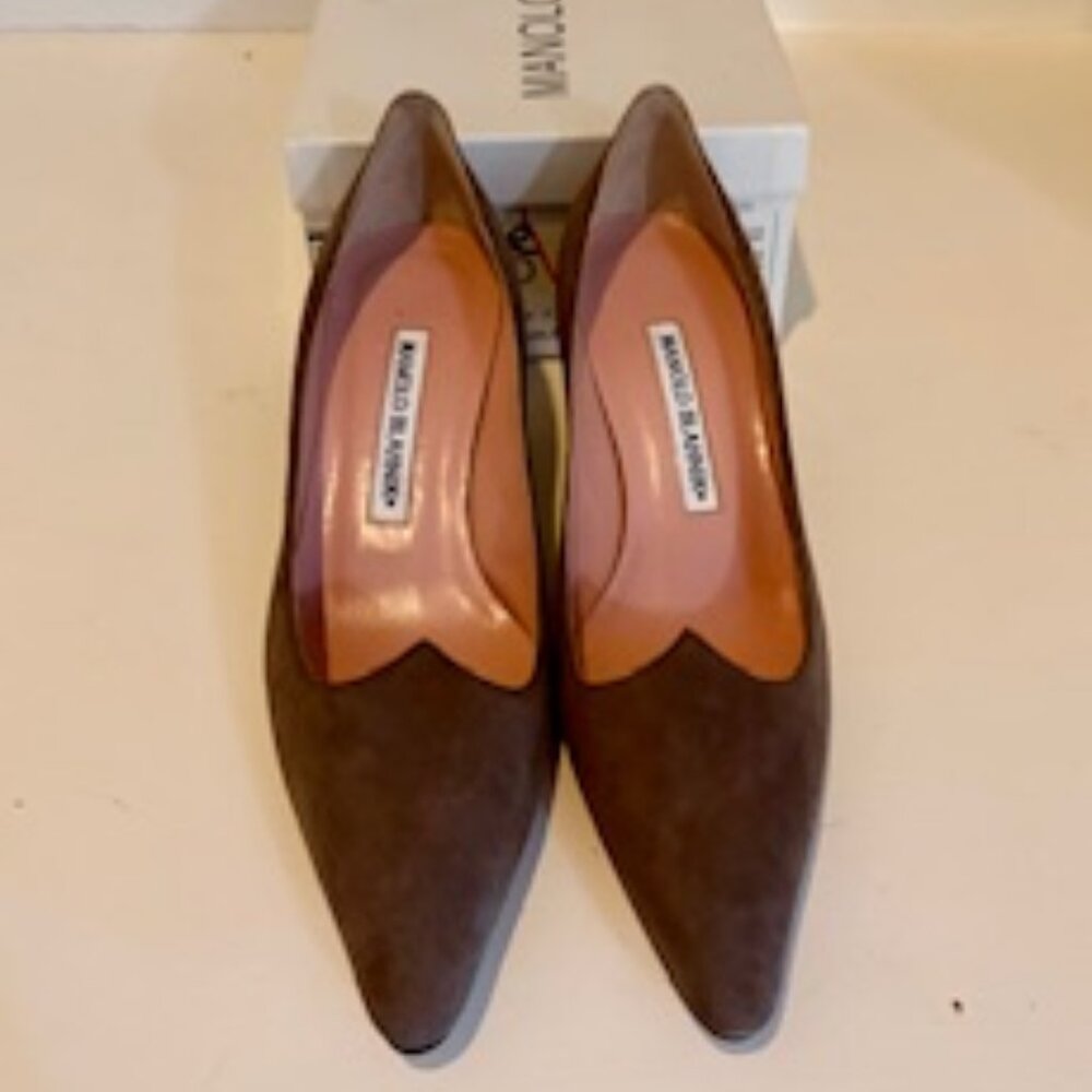 Manolo Blahnik Brown Suede Pumps Pointed Toe Low Heel - 36B
